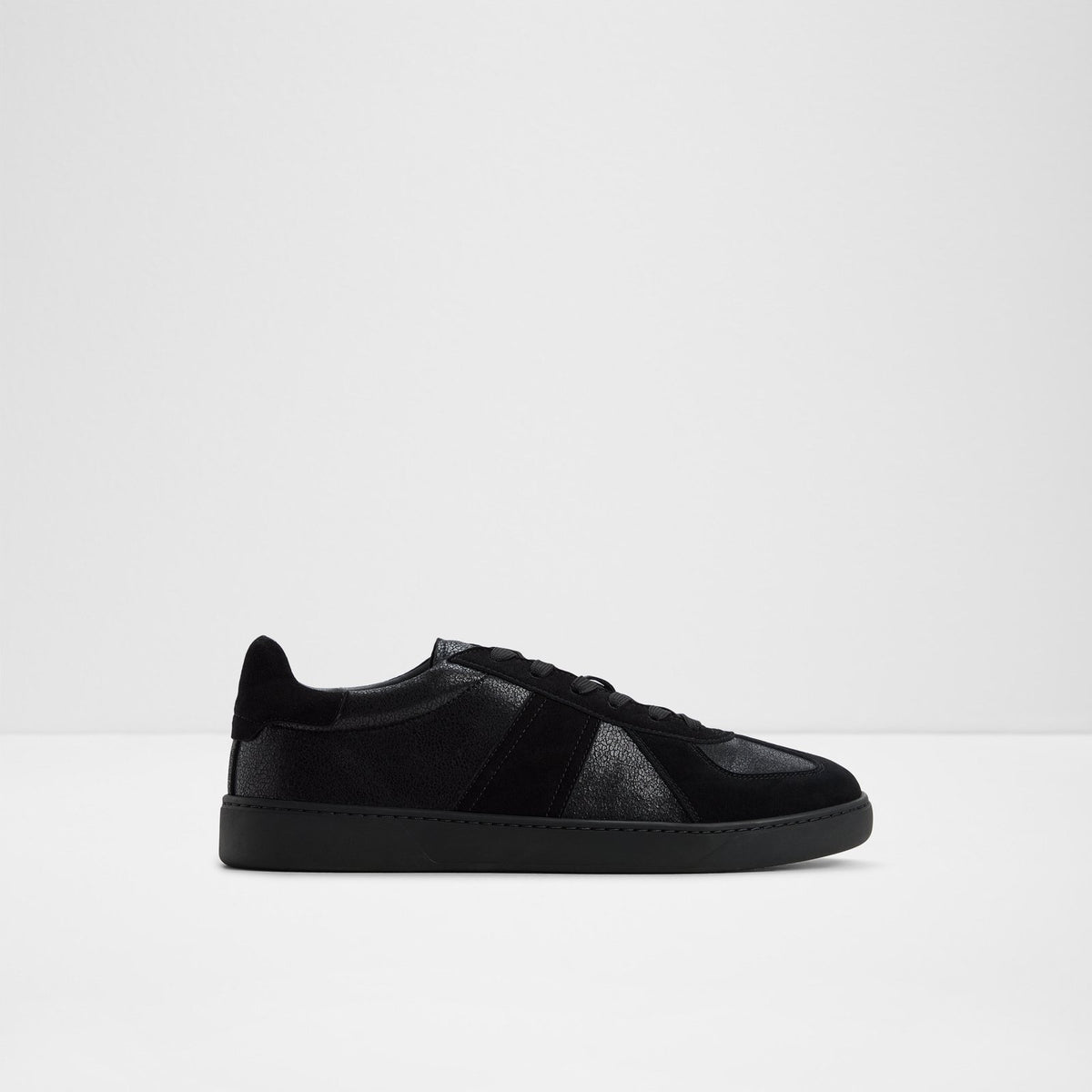 Nikolas - Black - square image